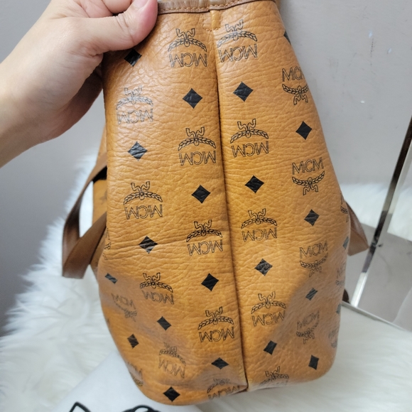 100% Authentic MCM CONGNAC shopper tote - Picture 15 of 16